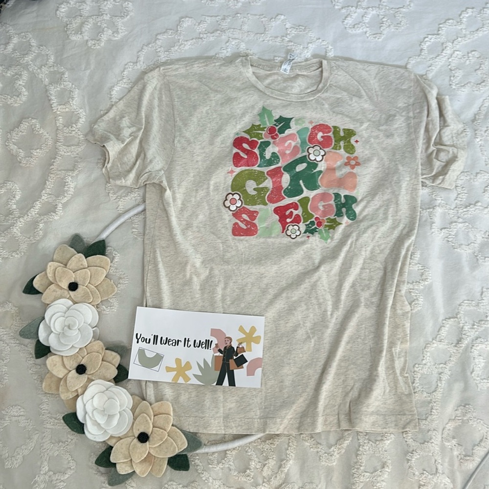 Sleigh Girl graphic T. Size L